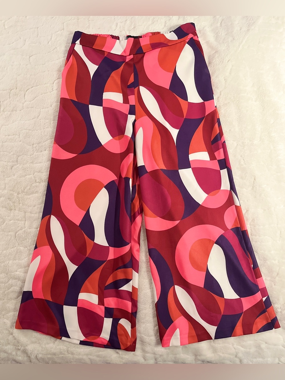 NY & Co.  High rise retro geometric pattern with a wide-leg silhouette pants L